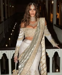 A person in a dress

Description automatically generated