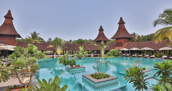 A pool with trees and a building

Description automatically generated