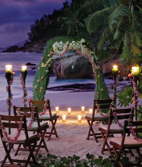 Chairs and chairs on a beach

Description automatically generated